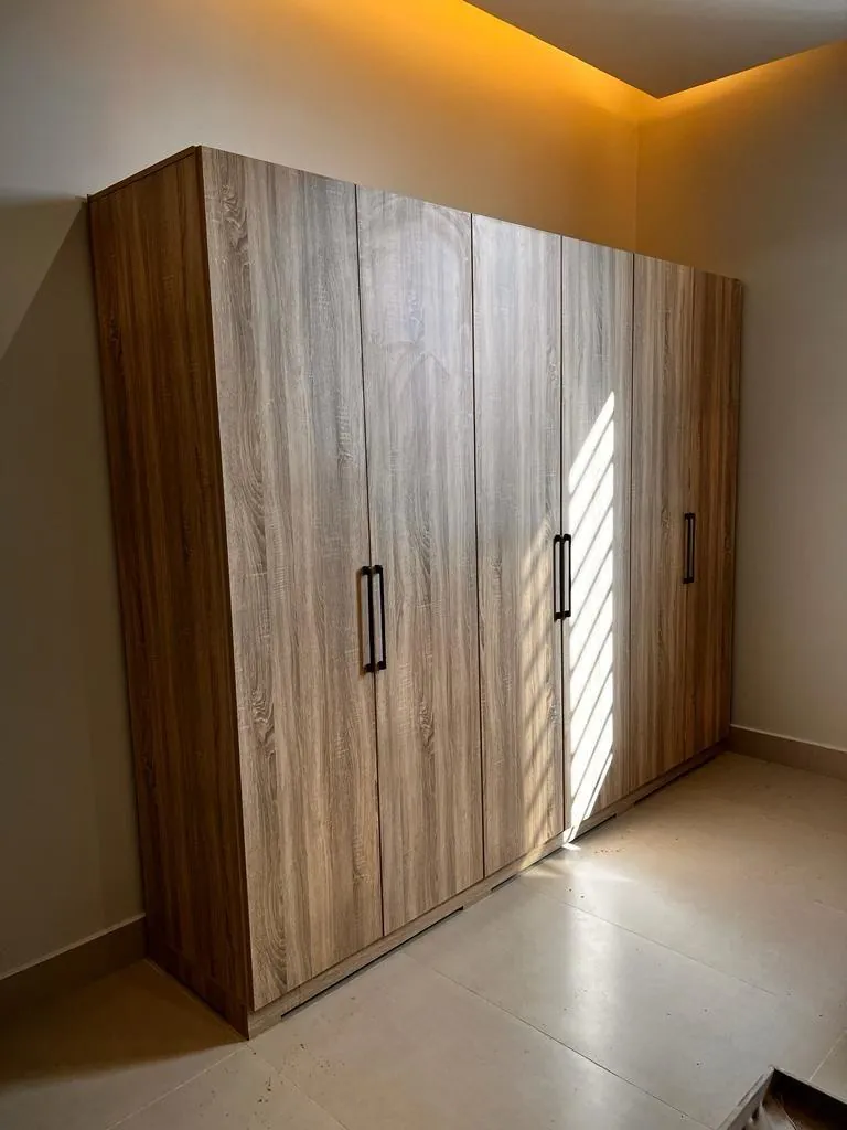 Wood-grain wardrobe